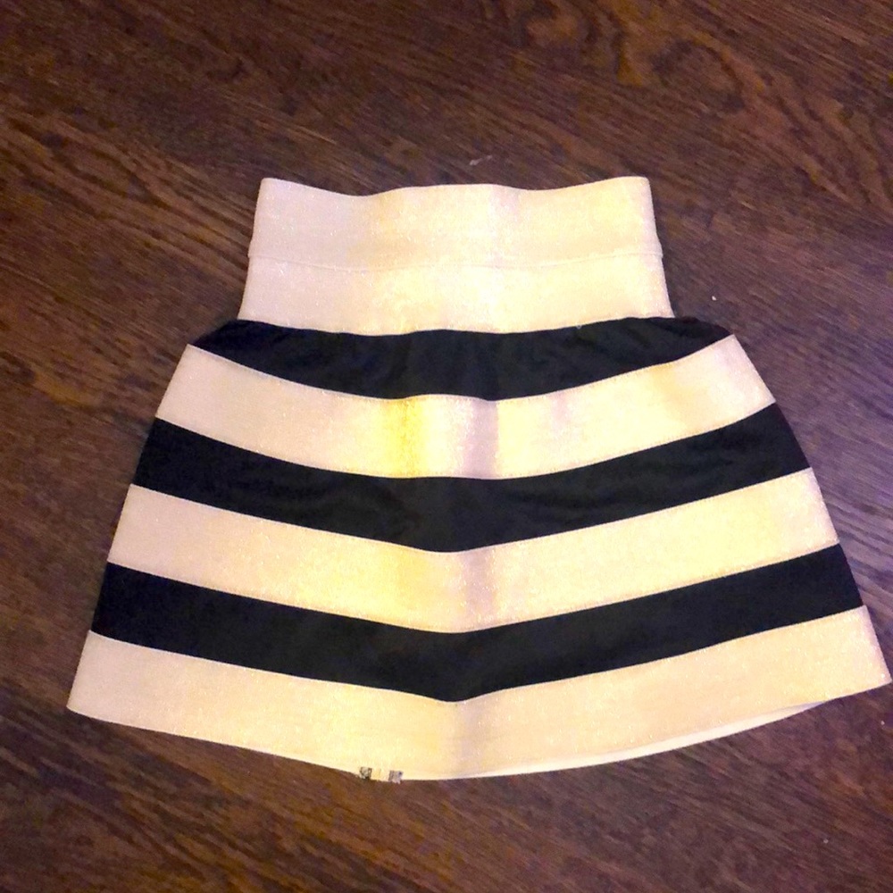 Little girls party skirt gold and blackSmall 7-8